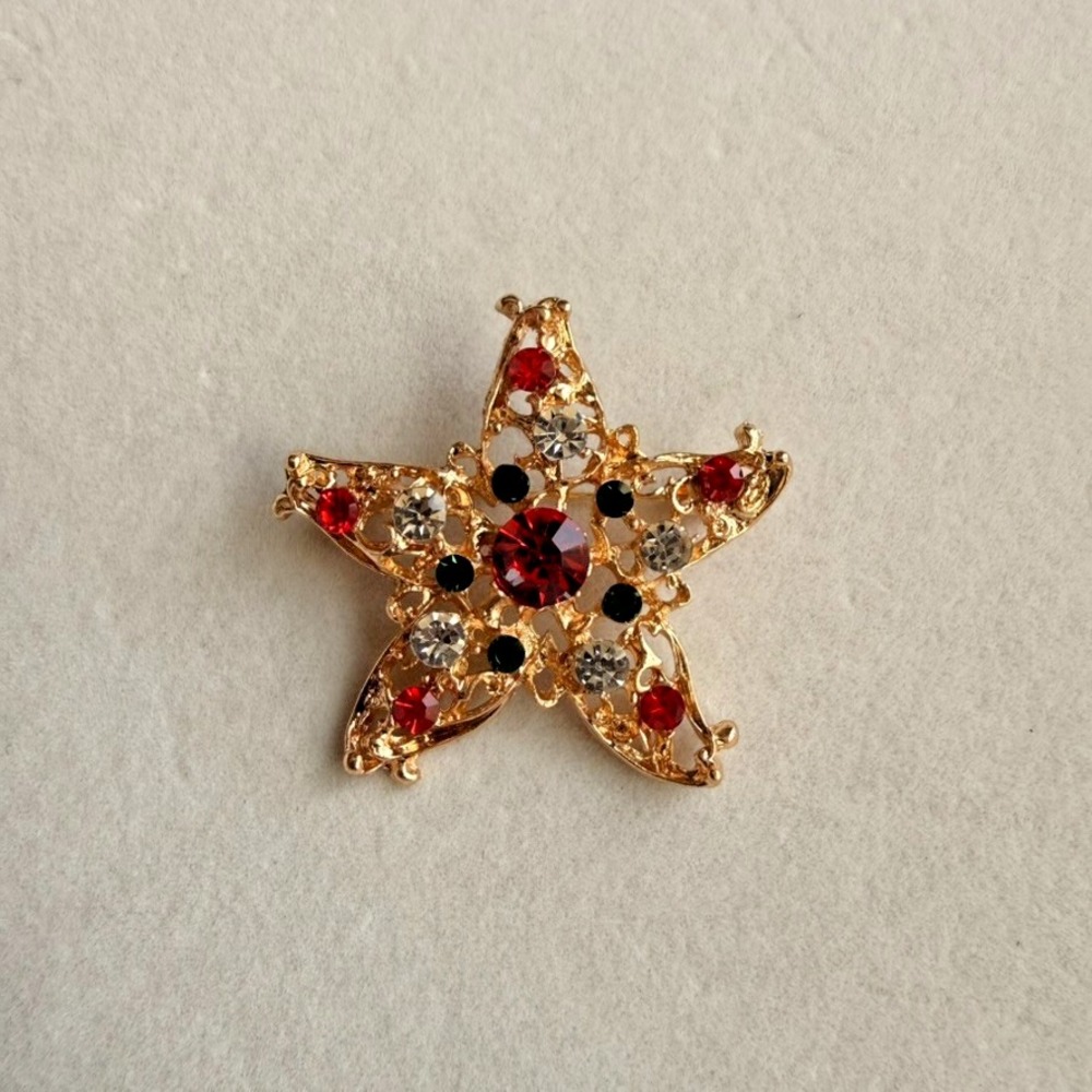 Christmas Brooch Star Red Green Rhinestone Gold Tone Jeweled Holiday Statement